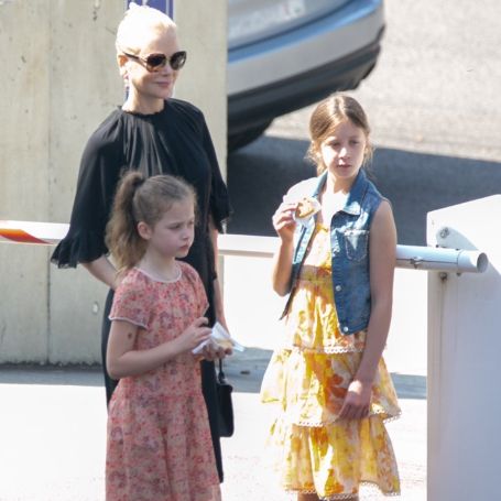 Nicole Kidman with her two kids.